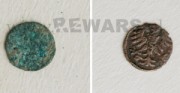 moneta - obiekt archeologiczny [po lewej stan przed konserwacją, po prawej stan po konserwacji]
