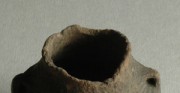 ceramika archeologiczna - kultura łużycka; dla PRIMA PORTA Antiquities [po lewej stan przed restauracją, pośrodku stan w trakcie restauracji, po prawej stan po restauracji] 